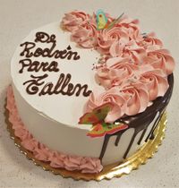 Chantilly rosas rosas y cascada